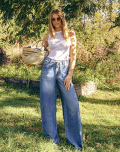 Load image into Gallery viewer, Lily Wide Leg Jeans