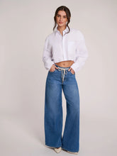 Load image into Gallery viewer, Lily Wide Leg Jeans