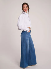 Load image into Gallery viewer, Lily Wide Leg Jeans