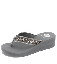 Load image into Gallery viewer, Flip Flops