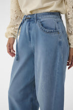 Load image into Gallery viewer, Caysa Ankle Barrel Jean
