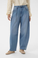 Load image into Gallery viewer, Caysa Ankle Barrel Jean

