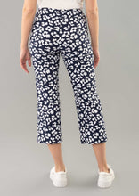 Load image into Gallery viewer, Fortuna Jacquard Crop 25&quot; Pant
