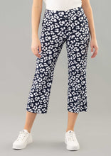 Load image into Gallery viewer, Fortuna Jacquard Crop 25&quot; Pant
