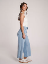 Load image into Gallery viewer, Lily Wide Jeans Cropped
