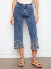 Load image into Gallery viewer, Cropped Denim with Flower Embroidery
