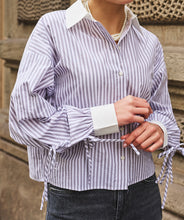 Load image into Gallery viewer, Blouse Pin Striped
