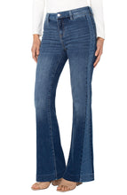 Load image into Gallery viewer, Hanna Flare Jeans
