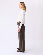 Load image into Gallery viewer, Lily Wide Leg Jeans 32" Inseam
