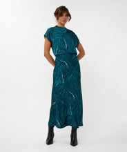 Load image into Gallery viewer, Skirt Crystal Waves
