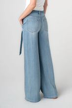 Load image into Gallery viewer, High Rise Super Stride Jeans
